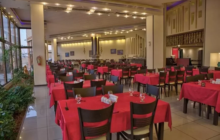 هتل نگارستان کاشان