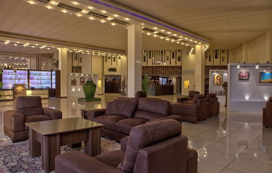 هتل نگارستان کاشان